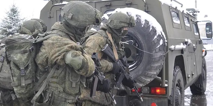 A prepared team and vehicle in a cold-weather setting, illustrating readiness for movement in unfamiliar conditions.